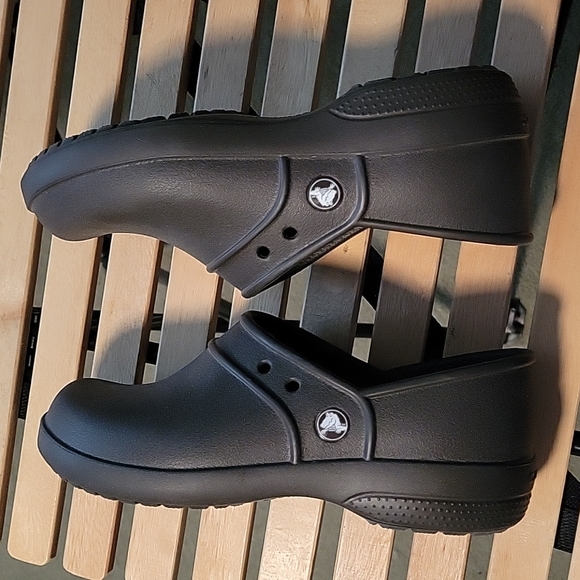 Brown Crocs size 8 never worn - Picture 6 of 9